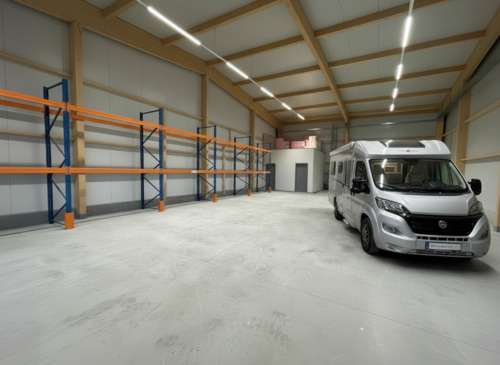 Foto - Premium-Hallenstellplatz lange Stellzeit:Beheizt, Sicher & Sauber