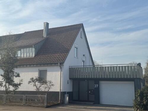 Foto - Renovierte Doppelhaushälfte mit großer Terrasse, Balkon & Garten