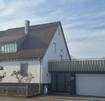 Renovierte Doppelhaushälfte mit großer Terrasse, Balkon & Garten - Leingarten