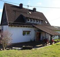 Einfamilienhaus mit Einliegerwohnung + Baugrundstück - Bergneustadt