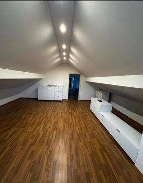 Foto - Helle, möblierte 2 Zimmer Dachgeschosswohnung in Aiterhofen