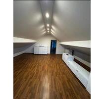 Helle, möblierte 2 Zimmer Dachgeschosswohnung in Aiterhofen - Straubing