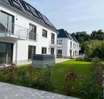 3.-Zi.-Neubauwohnung mit Balkon, barrierefrei, Aufzug, Tiefgarage - Kumhausen