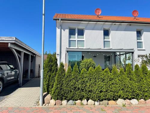 Foto - Moderne KfW-Doppelhaushälfte im Neubaugebiet – Wärmepumpe, Wallbox & Wintergarten