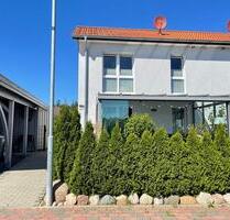 Moderne KfW-Doppelhaushälfte im Neubaugebiet – Wärmepumpe, Wallbox & Wintergarten - Oldenburg in Holstein