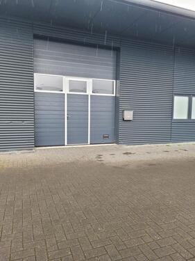 Foto - Gewerbehalle mit WC Büro elek. Rolltor ca. 85m^2