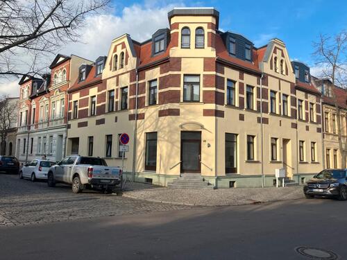 Foto - lichtdurchfluteter kleiner Eckladen freut sich auf deinen Businessplan