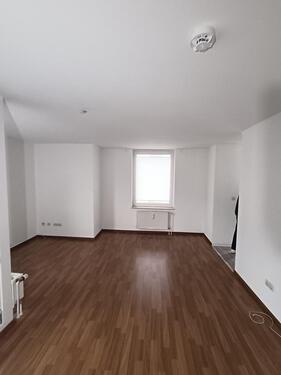 Foto - Für Singles: Ausgefallene 1-Zimmer-Wohnung mit Einbauküche, verglaster Loggia und Tiefgarage