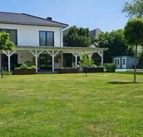 Exklusive Stadtvilla mit Pool und großem Garten - Stadtilm