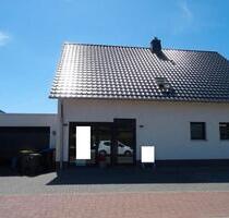 Neuwertiges EFH: Wintergarten, Gewerbeeinheit, Doppelgarage uvm. - Wolfenbüttel Ahlum