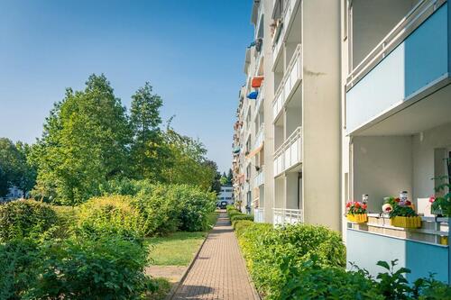 Foto - 4-Raum-Wohnung mit Balkon und den Spielplatz im Wohnumfeld