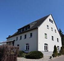 Individuelle Dachgeschosswohnung mit Einbauküche ! ! - Mülsen