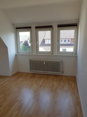 Foto - Helle 2-Zimmer-Dachgeschosswohnung mit Balkon & Einbauküche