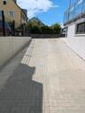 Foto - überdachter PKW-Stellplatz zwischen ZIM-ZOM und Kopfklinik