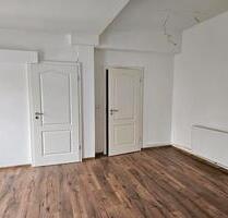 Einfamilienhaus + Nebengebäude mit 4 Wohnungen in Leipzig