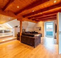 Großzügige 4,5-Zi-Dachgeschosswohnung (ca. 160 qm) mit Balkon - Albertshofen
