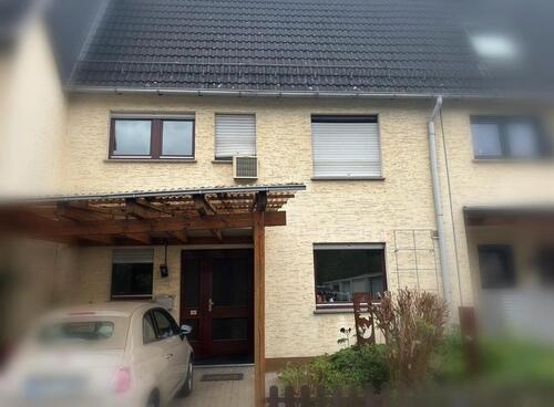 Foto - Reihenhaus mit Garage und Carport