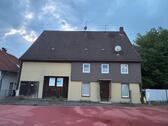 Foto - Haus mit Scheune und Garagen – Interessant!!