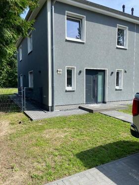 Foto - Doppelhaushälfte, DHH 4-Zimmer, 108 qm, EBK, Kamin, großer Garten