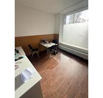 Büro Räumlichkeiten - 500,00&nbsp;EUR Kaltmiete, ca.&nbsp; 325,00&nbsp;m&sup2; in Duisburg (PLZ: 47119) Laar