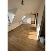 **Lichtdurchflutete 2-Zimmer-Wohnung im gepflegten Mehrfamilienhaus** - Wuppertal Arrenberg