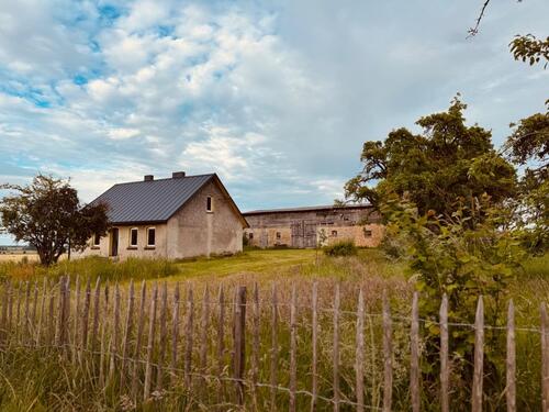 Foto - Kleiner Hof mit Wohnhaus, Scheune, Streuobstwiese, Weideland...