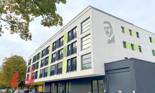 Foto - Frankfurt, Niederursel: 2 Zi.-Penthousewohnung - umlaufender Balkon & Einbauküche - ab sofort