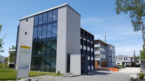 Foto - KIM Krailling moderne helle BüroPraxisetage HeizenKühlen mit Wasser WP Energieeffizienz KFW 70