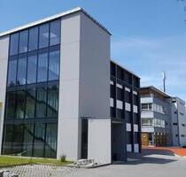 KIM Krailling moderne helle BüroPraxisetage HeizenKühlen mit Wasser WP Energieeffizienz KFW 70 - Planegg