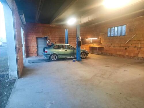 Foto - AutoHandelAutoWerkstattLKWMotorradMopedGaragePlatz