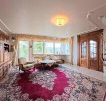 Weitblick, Ruhe, Wohnluxus – Außergewöhnliche Maisonette mit Galerie & Südbalkon - Weil der Stadt