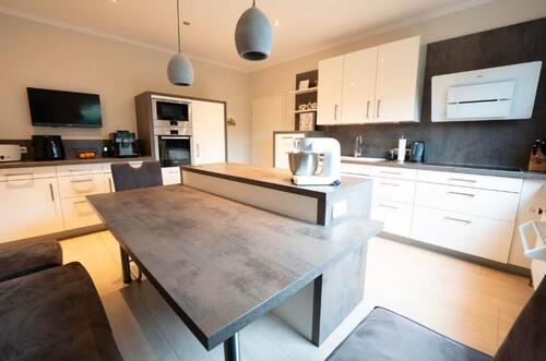 Foto - Moderne Wohnung mit großer Terrasse und mögl. Garten