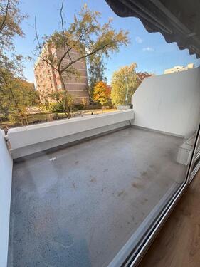 Foto - Helle 2-Zimmer-Wohnung mit Einbauküche – frisch renoviert – 66 m² – ab sofort