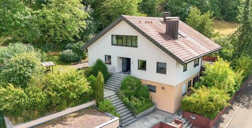 Foto - Großzügiges Wohnhaus mit weitläufigem Grundstück