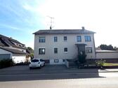 Foto - Kernsarniertes Zweifamilienhaus mit Entwicklungspotenzial