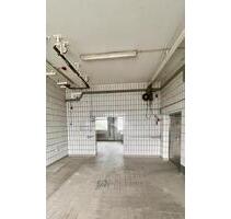 Lagerraum ca. 80 m2, EG, gefliest, ca. 3,5m Raumhöhe, Stellplätze - Aschau am Inn