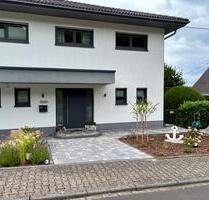 Freistehende Stadtvilla mit Doppelgarage - Langenhahn