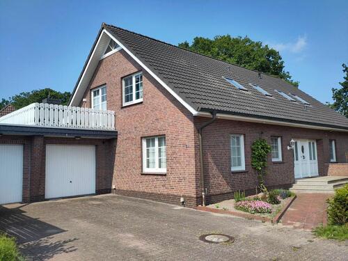 Foto - Großes Wohnhaus im Herzen von Wiefelstede