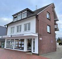 Alles in Deiner Nähe: 4-Zimmer-Oberwohnung mit Einbauküche & Loggia - Bad Zwischenahn
