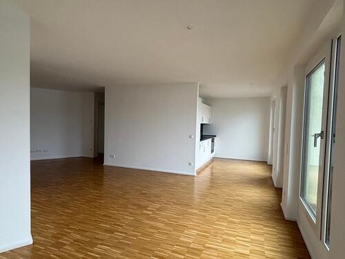 Foto - Große Dachgeschosswohnung mit Einbauküche