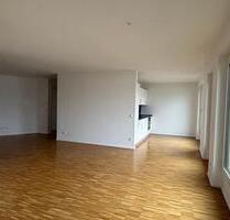 Große Dachgeschosswohnung mit Einbauküche - Köln Mülheim