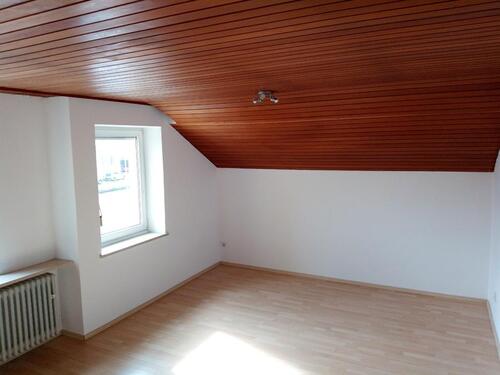 Foto - 3 Zimmer Dachgeschoßwohnung zur Miete in Geisenhausen