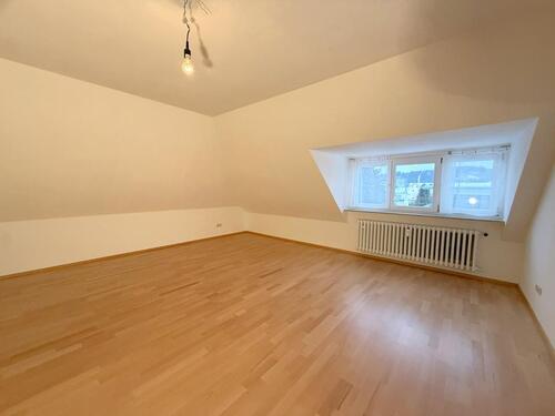 Foto - 3-Zi.-Dachgeschosswohnung in Deggendorf - Sofort beziehbar!