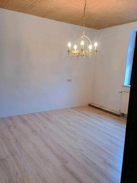 Foto - 2 ZKB frisch renoviert, 53qm Hangard zu vermieten