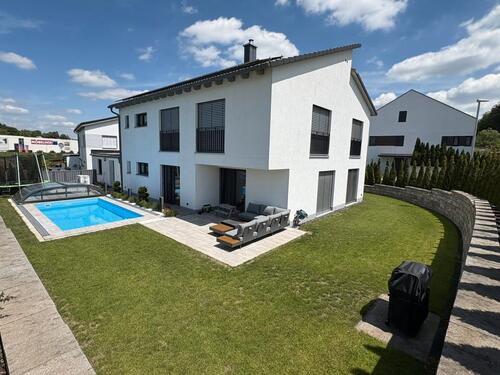 Foto - Exklusives Einfamilienhaus mit Pool und Doppelgarage in Parsberg