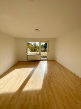 Foto - Erstbezug nach Renovierung - Helle 3-Zimmer-Wohnung mit Balkon in