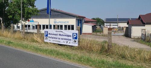 Foto - Stellplätze für WohnmobilWohnwagenBootOldtimerMotorrad