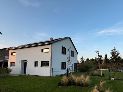 Foto - Modernes Einfamilienhaus mit großzügigem Grundstück