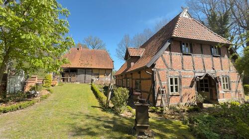 Foto - Fachwerkensemble: 2 Häuser & Nebengebäude auf 23.774qm
