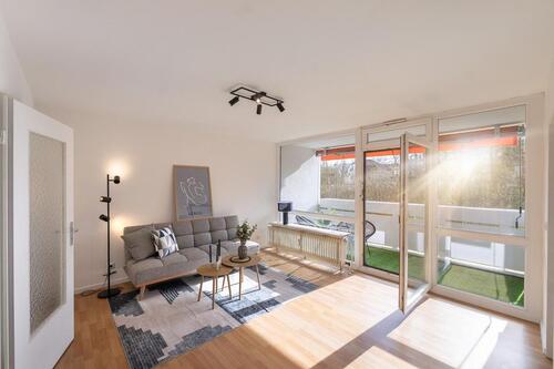 Foto - Neu renovierte 2 Zi-Whg m. Balkon voll möbliert mit Schwimmbad